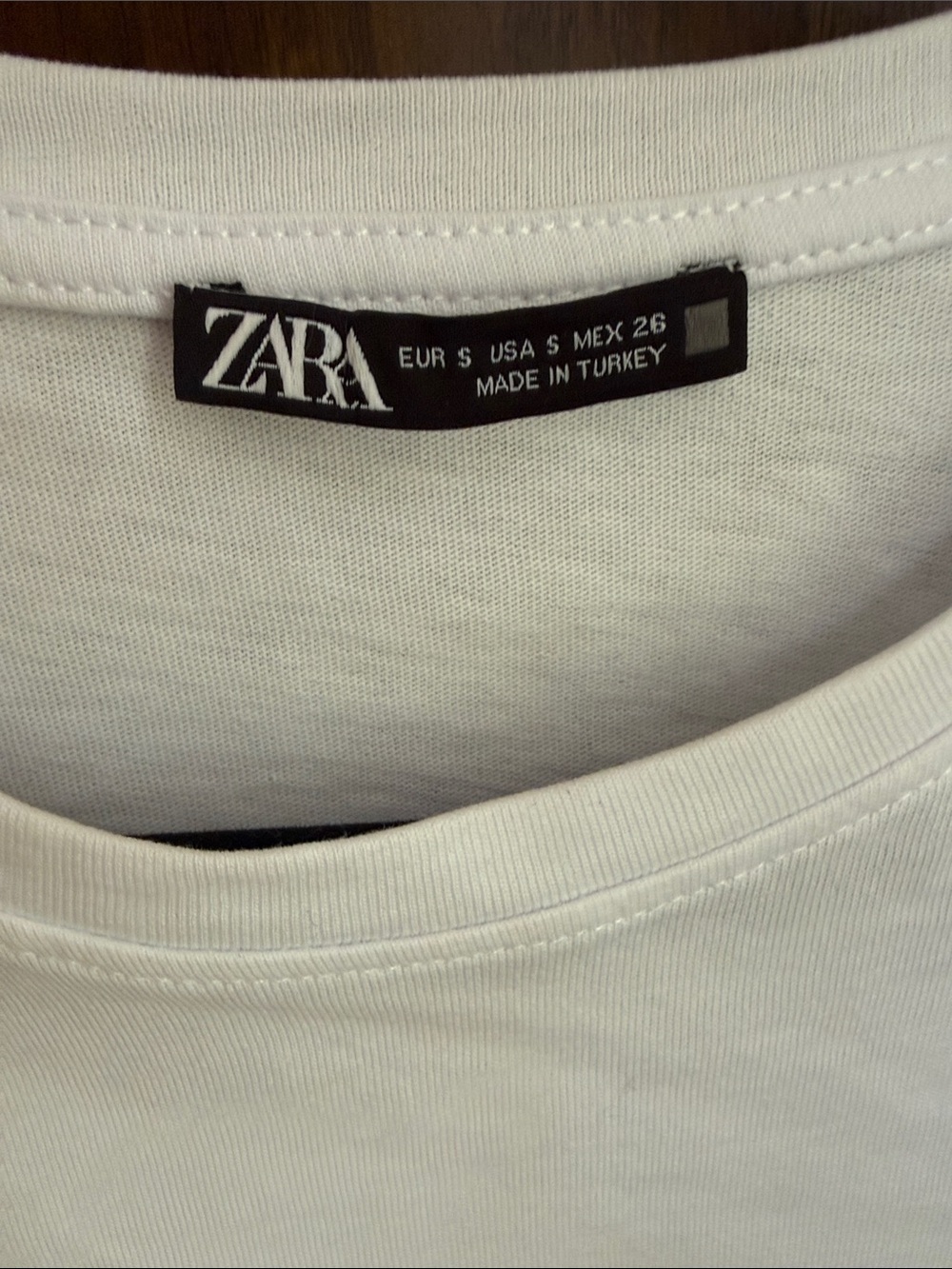 Zara Women’s White Short Sleeve Crew Neck Tee with lace puff sleeves